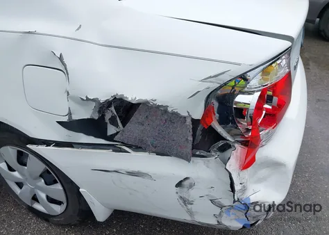 2005 Toyota Camry Le z USA, uszkodzony, nr VIN 4T1BE32K25U563900